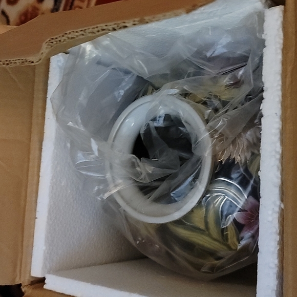 Floral Vase - Picture 7 of 9